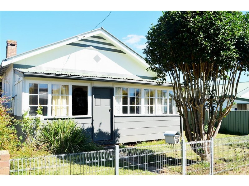 10 Leaburn Avenue, Batlow NSW 2730