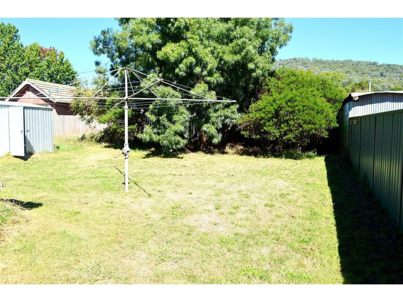 10 Leaburn Avenue, Batlow NSW 2730