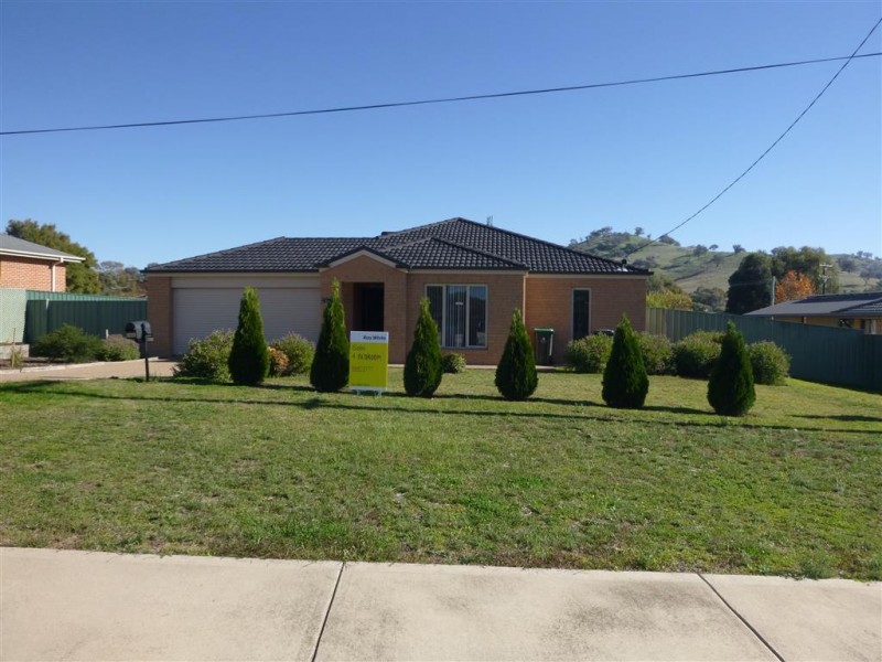 142 West Street, Gundagai NSW 2722