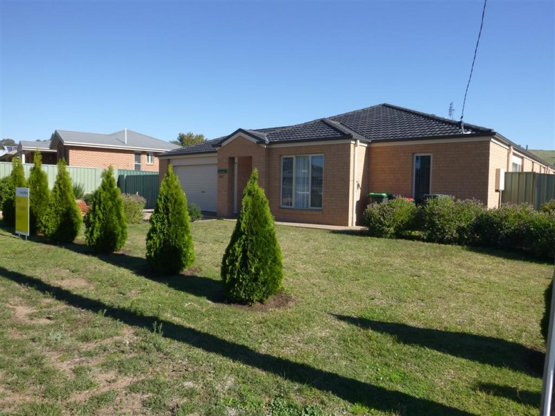 142 West Street, Gundagai NSW 2722