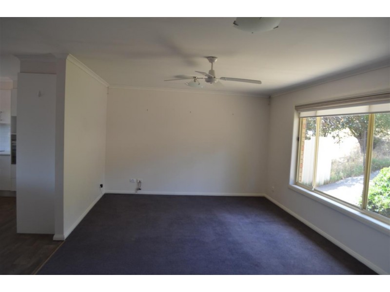 33 Booral Avenue, Tumut NSW 2720