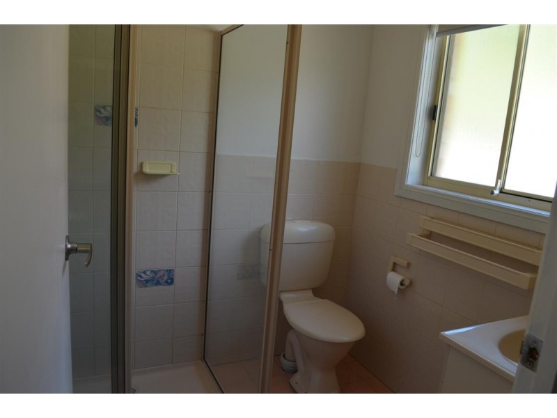 33 Booral Avenue, Tumut NSW 2720