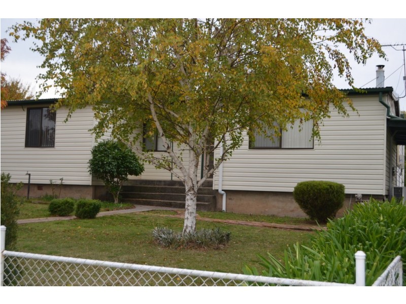 28 Cromwell Street, Adelong NSW 2729