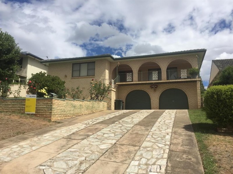 13 Highland Avenue, Tumut NSW 2720