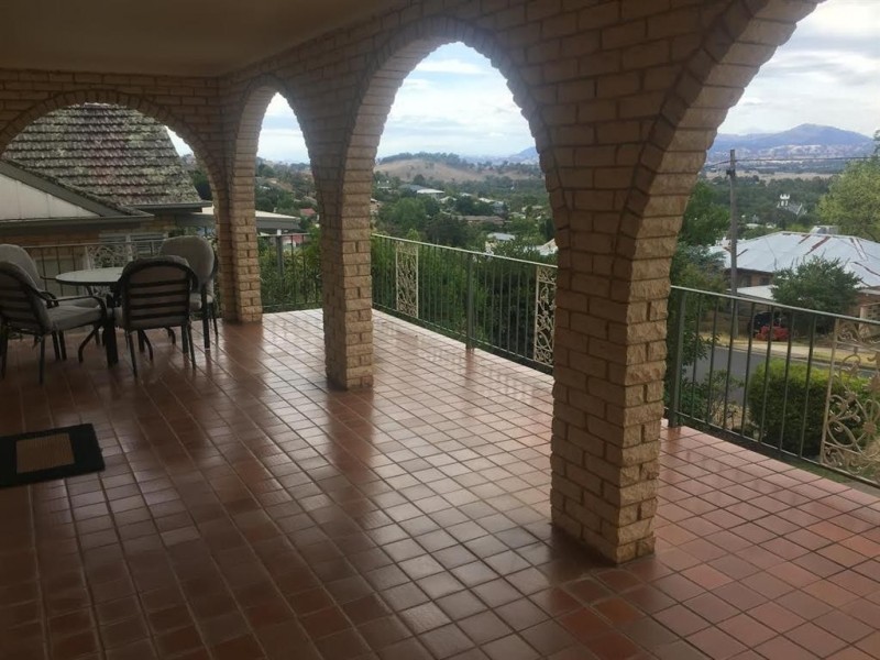 13 Highland Avenue, Tumut NSW 2720