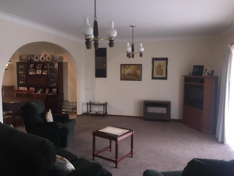 13 Highland Avenue, Tumut NSW 2720