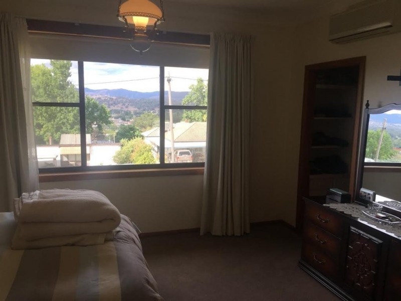 13 Highland Avenue, Tumut NSW 2720