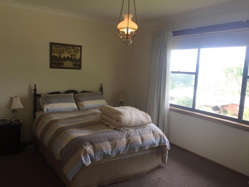 13 Highland Avenue, Tumut NSW 2720