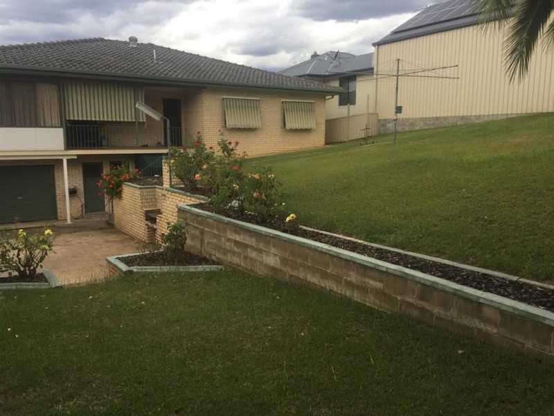 13 Highland Avenue, Tumut NSW 2720