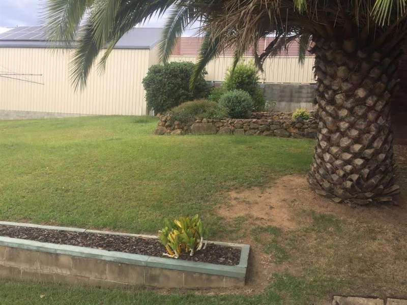 13 Highland Avenue, Tumut NSW 2720