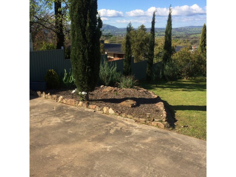 18 Highland Avenue, Tumut NSW 2720