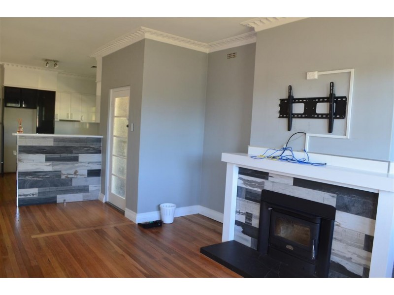4 Robertson, Tumut NSW 2720