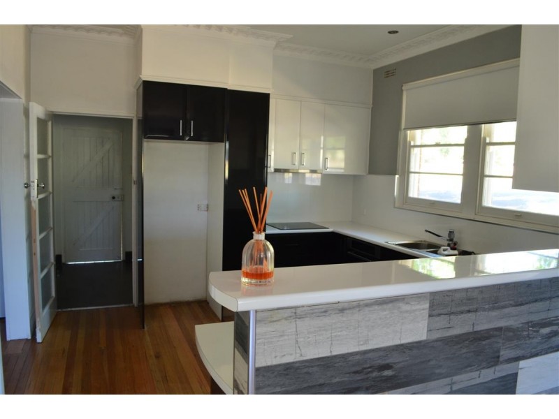 4 Robertson, Tumut NSW 2720