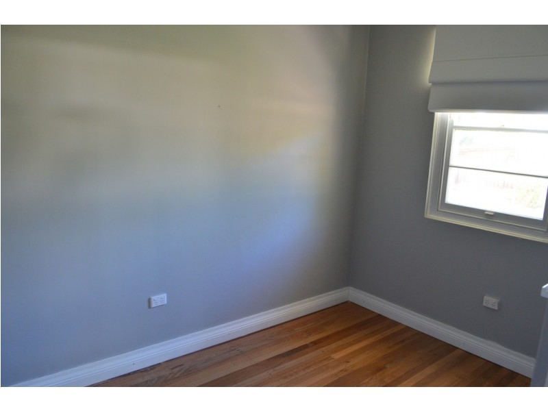 4 Robertson, Tumut NSW 2720