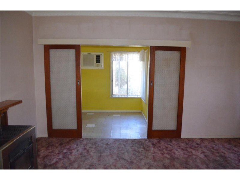 182 Capper Street, Tumut NSW 2720