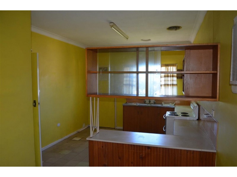 182 Capper Street, Tumut NSW 2720