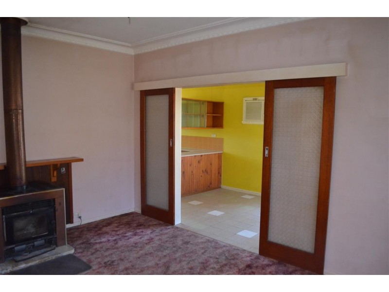 182 Capper Street, Tumut NSW 2720