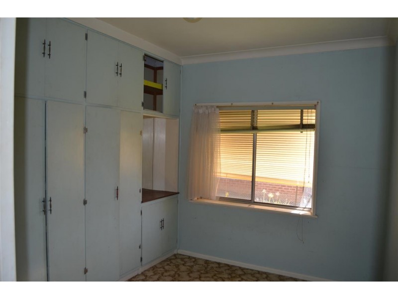 182 Capper Street, Tumut NSW 2720