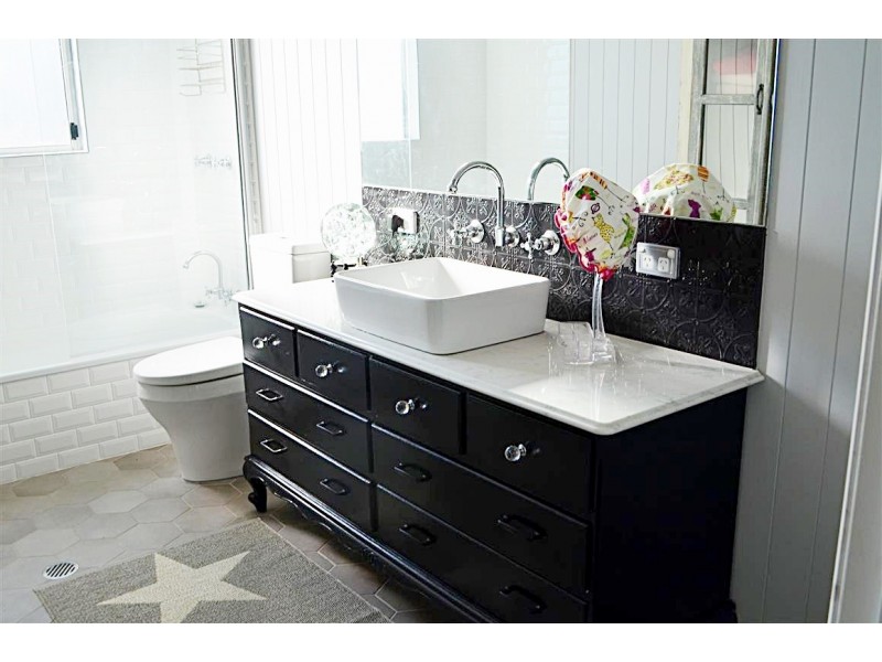 15 Clarke Street, Tumut NSW 2720