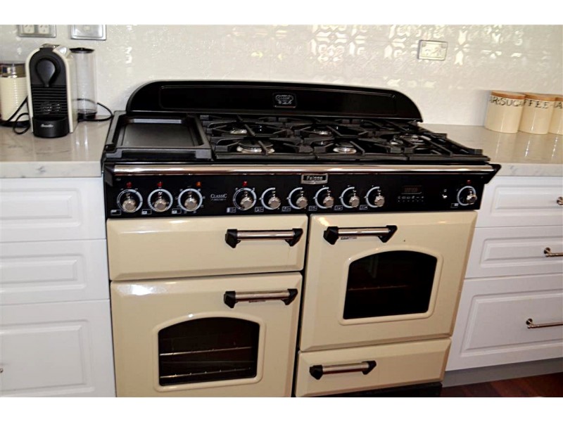 15 Clarke Street, Tumut NSW 2720