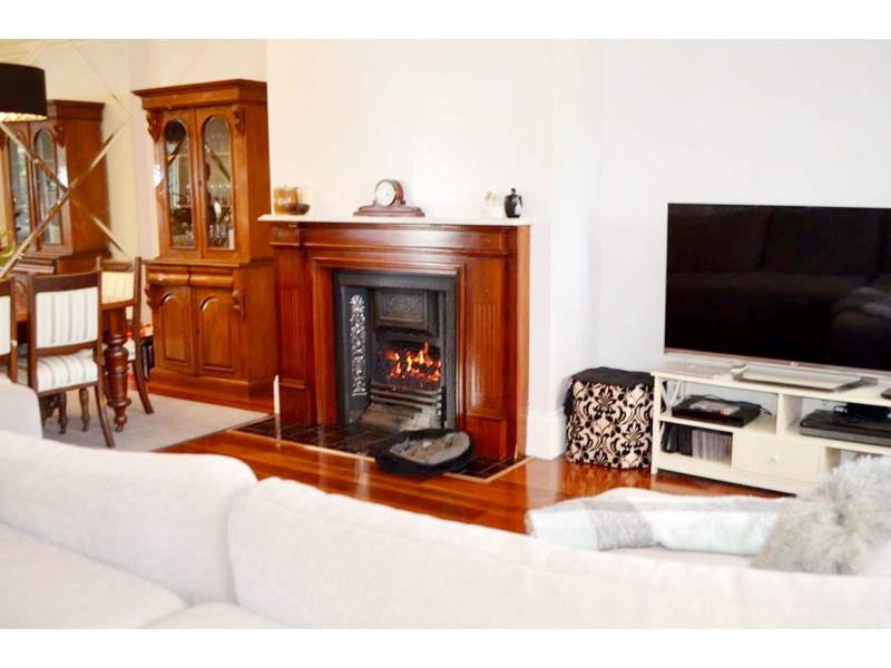 15 Clarke Street, Tumut NSW 2720