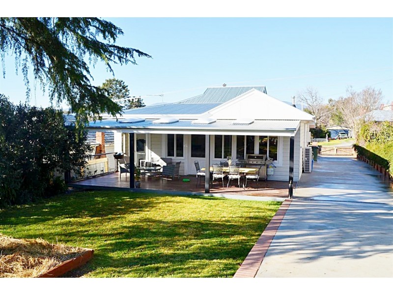 15 Clarke Street, Tumut NSW 2720