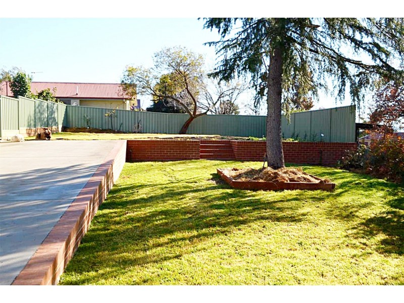 15 Clarke Street, Tumut NSW 2720