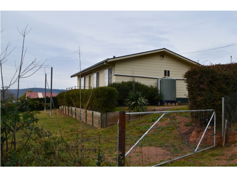 38 Bartoman Street, Batlow NSW 2730