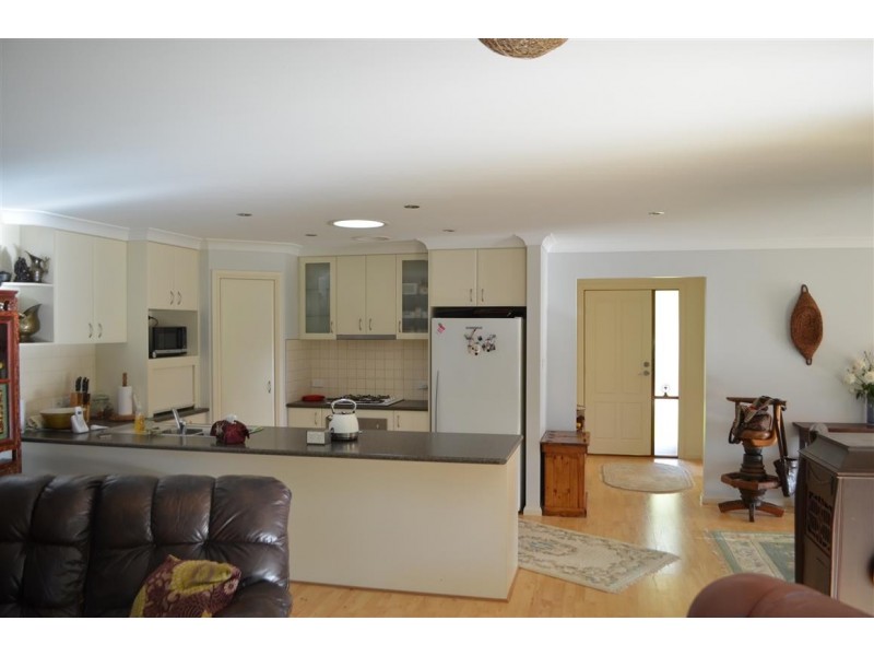 37-39 Campbell Street, Adelong NSW 2729