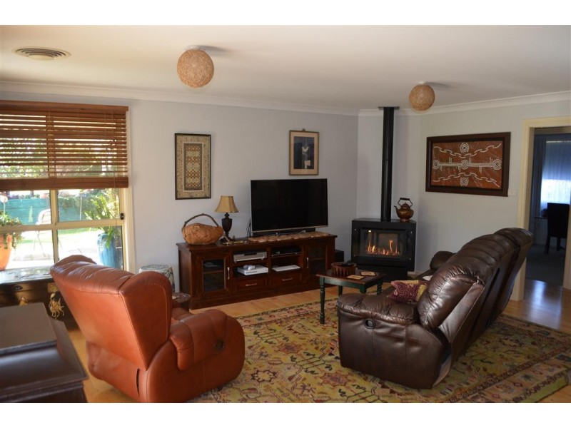 37-39 Campbell Street, Adelong NSW 2729