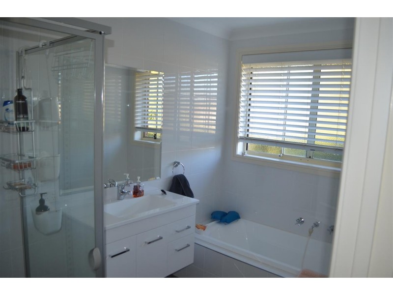 37-39 Campbell Street, Adelong NSW 2729