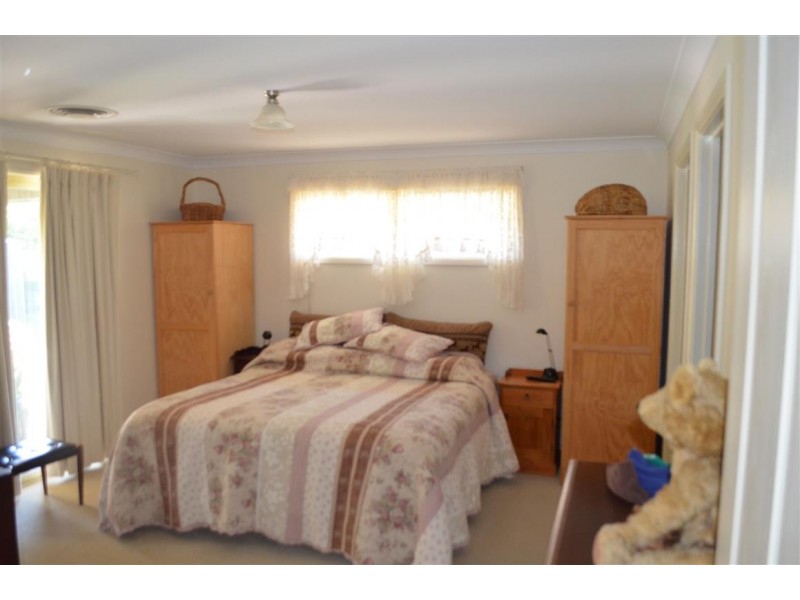 37-39 Campbell Street, Adelong NSW 2729