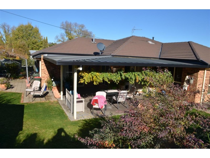 37-39 Campbell Street, Adelong NSW 2729