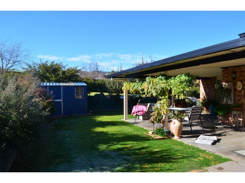 37-39 Campbell Street, Adelong NSW 2729