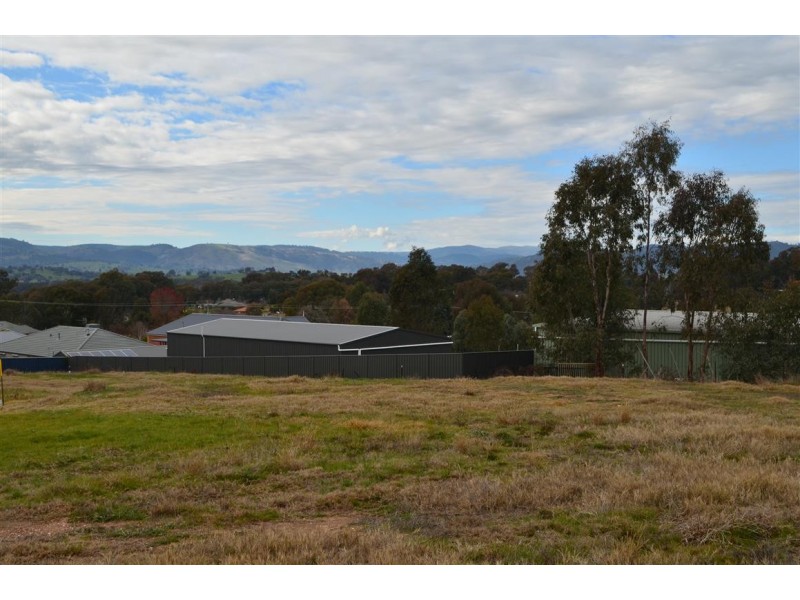 8 Emery Place, Tumut NSW 2720