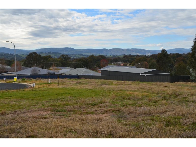 8 Emery Place, Tumut NSW 2720