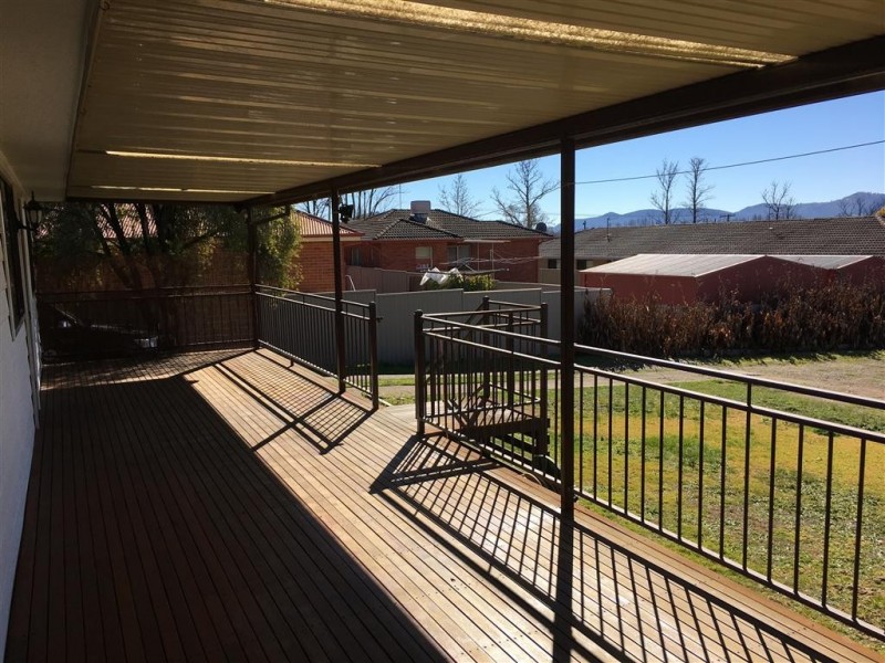 34 Simpson Street, Tumut NSW 2720