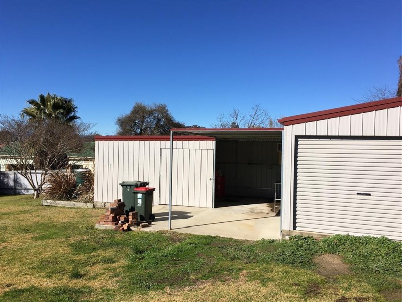 34 Simpson Street, Tumut NSW 2720