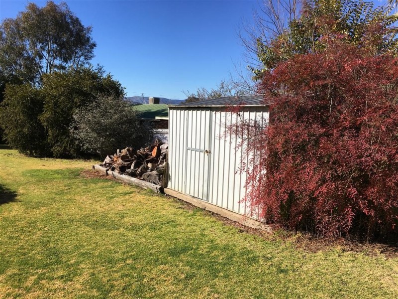 34 Simpson Street, Tumut NSW 2720