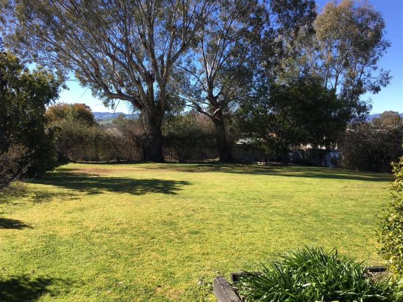 34 Simpson Street, Tumut NSW 2720