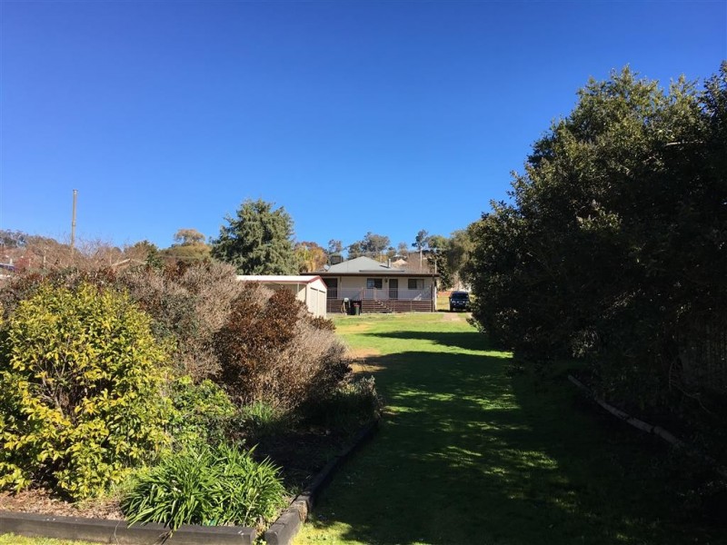34 Simpson Street, Tumut NSW 2720