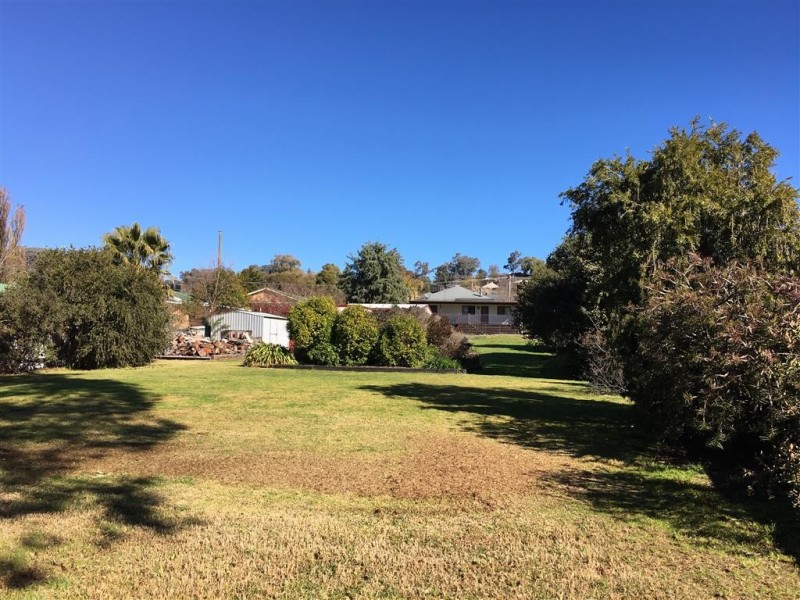 34 Simpson Street, Tumut NSW 2720