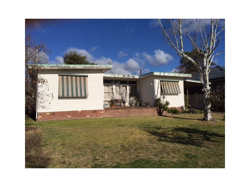4 Colwell Street, Tumut NSW 2720