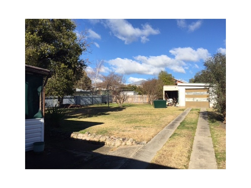 4 Colwell Street, Tumut NSW 2720
