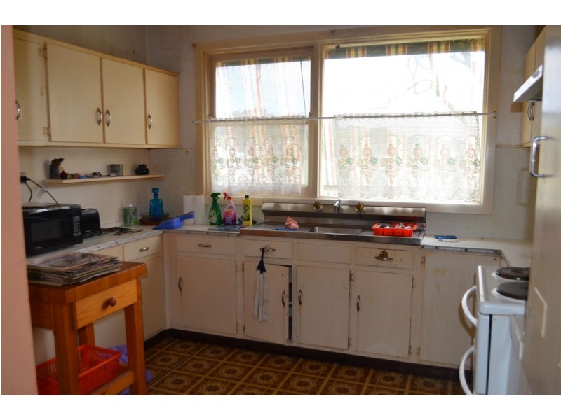 4 Colwell Street, Tumut NSW 2720