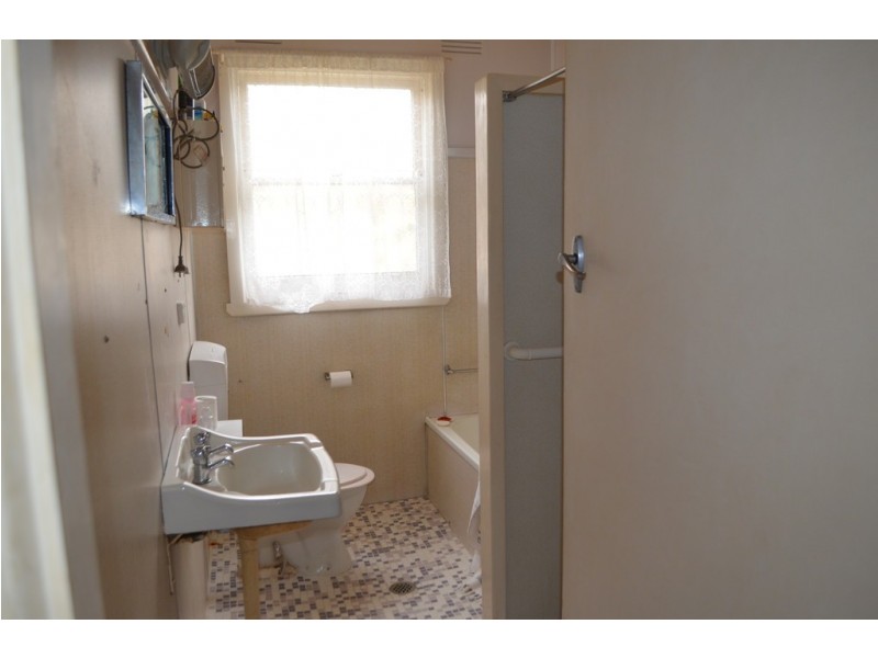 4 Colwell Street, Tumut NSW 2720