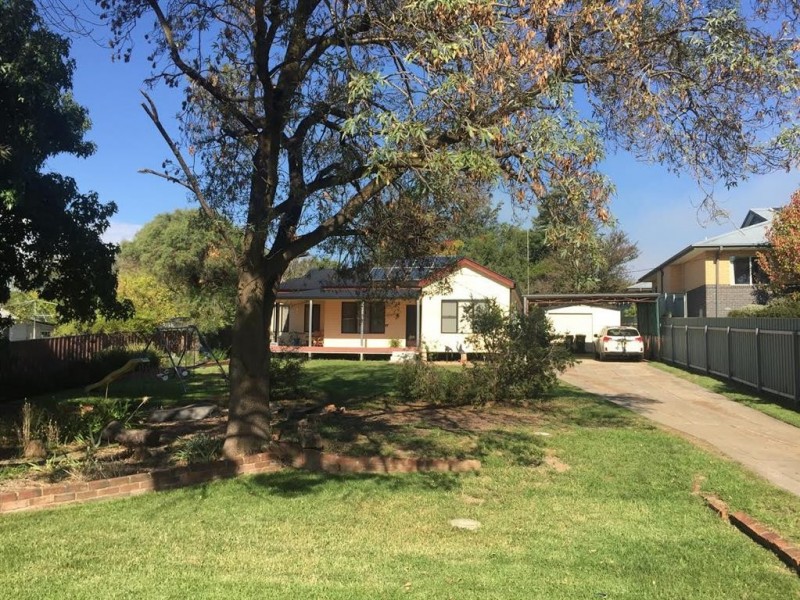 58 Sydney Street, Tumut NSW 2720