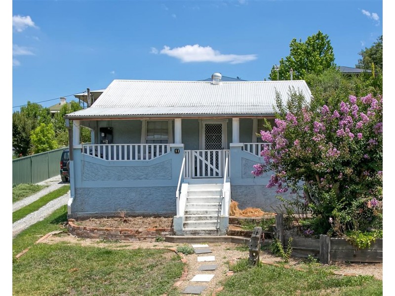 31 Simpson Street, Tumut NSW 2720