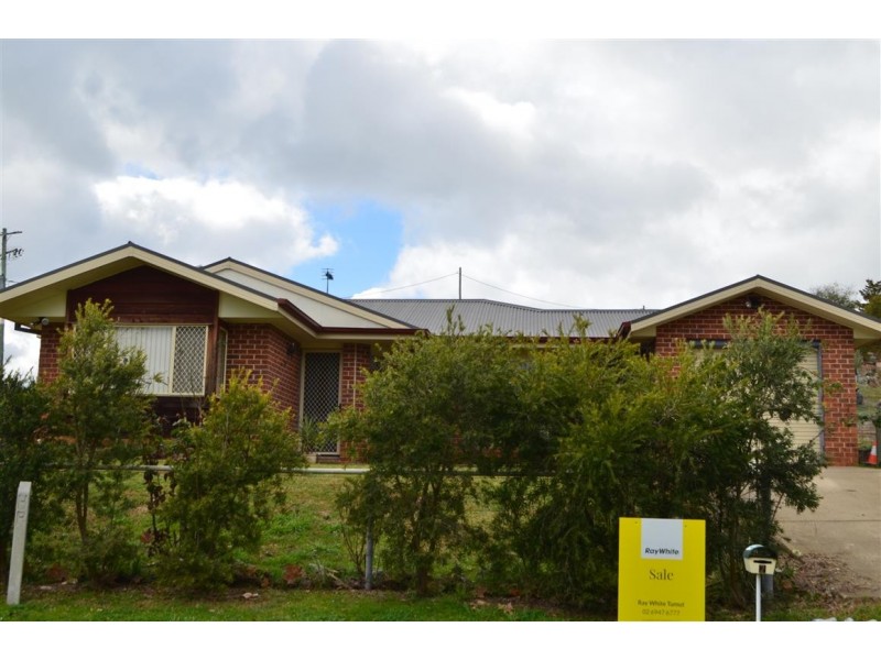 2 Cromwell Street, Adelong NSW 2729