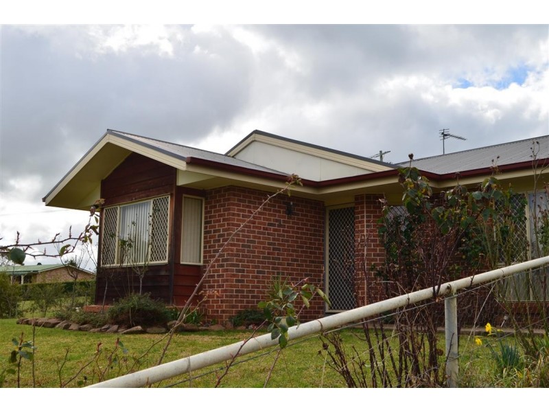 2 Cromwell Street, Adelong NSW 2729